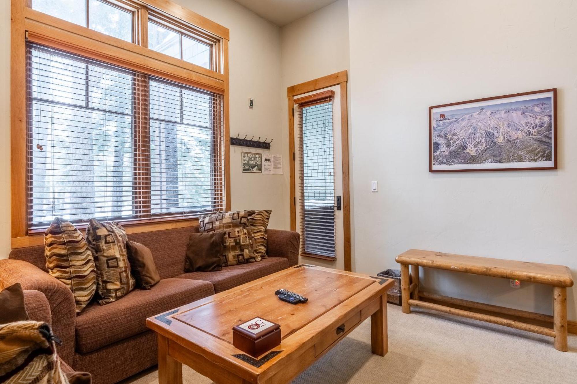 Upscale 4 Bed, 3 Bath At The Woodwinds With Amazing Mountain Views And Golf Course Access And Private Hot Tub And Garage Sleeps 10 Villa Mammoth Lakes Eksteriør bilde