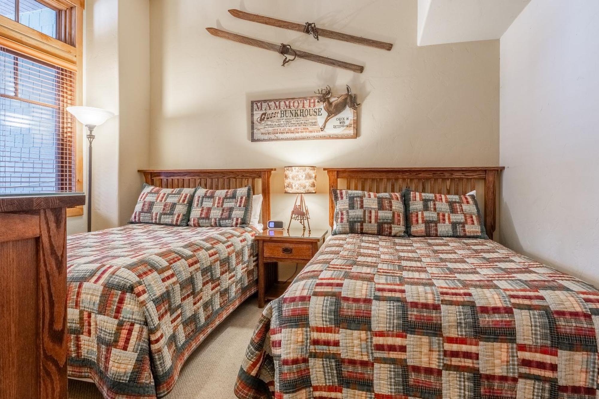 Upscale 4 Bed, 3 Bath At The Woodwinds With Amazing Mountain Views And Golf Course Access And Private Hot Tub And Garage Sleeps 10 Villa Mammoth Lakes Eksteriør bilde